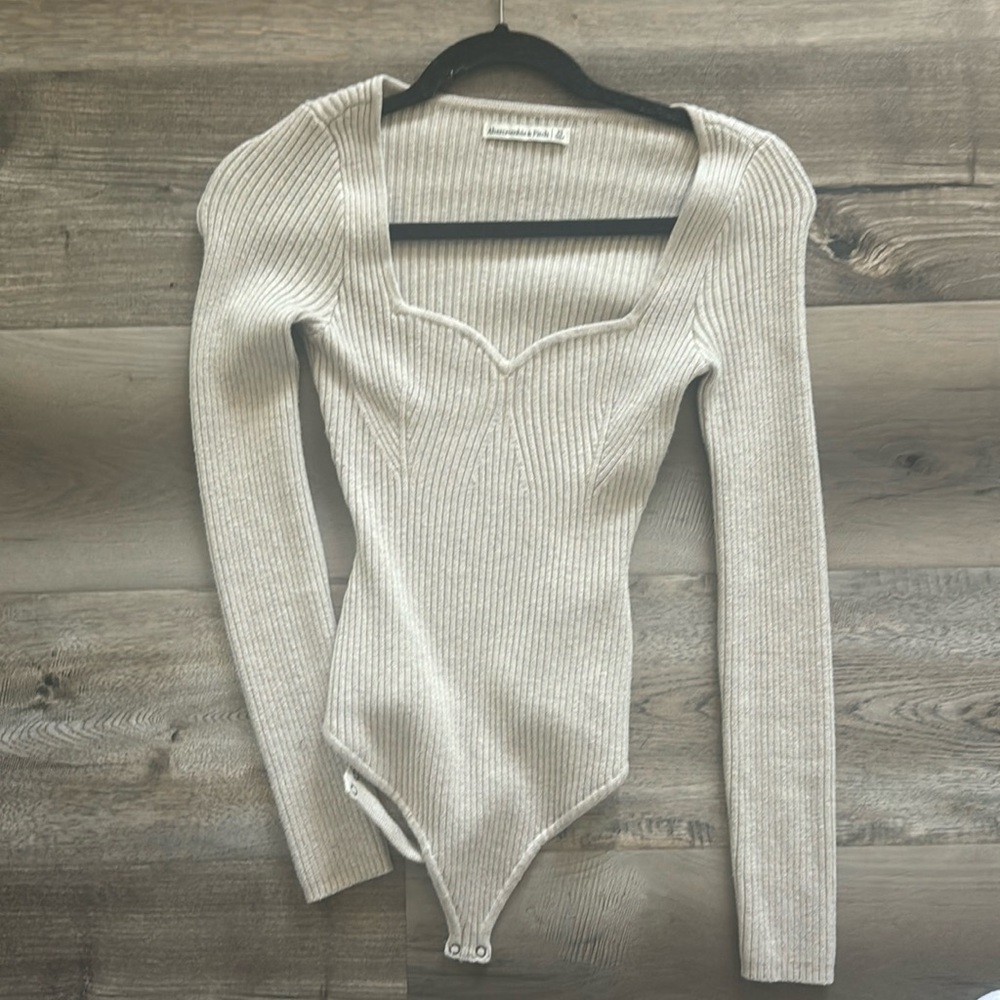 Abercrombie long sleeve sweetheart sweater body suit